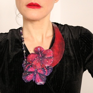 Colier cu fluture si hibiscus , Bijuterii, Coliere, Coliere din margele, Cusatura, Pictura, ARTYNOS