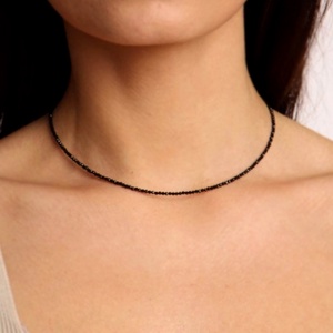 Colier minimalist din spinel negru fatetat - bijuterii - coliere - coliere cu mărgele - Artynos.ro