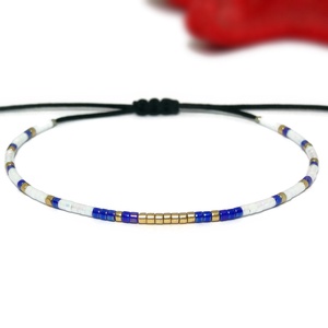 Bratara minimalista din margelute ceramice Miyuki, Bijuterii, Bratari, Bratara cu margele, Altele, Bratara minimalista realizata din margelute ceramice Miyuki de 2 mm.
Culori: albastru cosmos, alb, ..., ARTYNOS