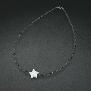 Colier hematit  accesorizat cu steluta din sidef - bijuterii - coliere - coliere cu mărgele - Artynos.ro