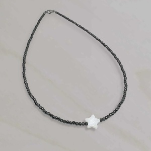 Colier hematit  accesorizat cu steluta din sidef - bijuterii - coliere - coliere cu mărgele - Artynos.ro