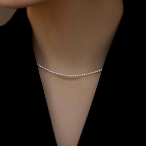 Colier minimalist din perle scoica, Bijuterii, Coliere, Coliere din margele, Altele, - Colier minimalist din perle albe scoica (material organic procesat ulterior in laborator) de apro..., ARTYNOS