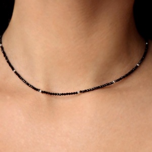 Colier minimalist turmalina neagra - piatra protectie. - bijuterii - coliere - coliere din mărgele - Artynos.ro