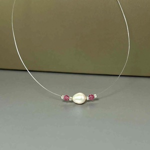 Colier minimalist din perla de cultura pe fir transparent. - Artynos.ro