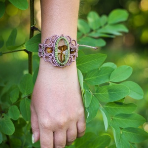 Brățară micromacrame boho cu cabochon din rășină epoxidică- �Deep forest - bijuterii - brățări - brățări din pietre semiprețioase - Artynos.ro