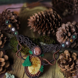 Colier micromacrame boho cu Coral fosil și Piatra Soarelui - �Coniferae silvae  - bijuterii - coliere - coliere din pietre semiprețioase - Artynos.ro
