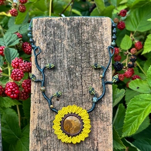 Colier micromacrame boho cu floarea soarelui �Sweet sunflower - bijuterii - coliere - coliere din pietre semiprețioase - Artynos.ro