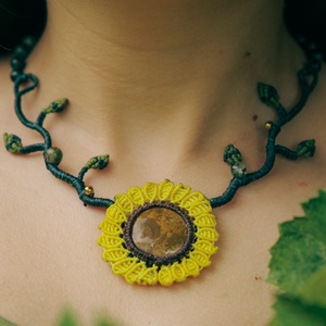 Colier micromacrame boho cu floarea soarelui �Sweet sunflower - bijuterii - coliere - coliere din pietre semiprețioase - Artynos.ro