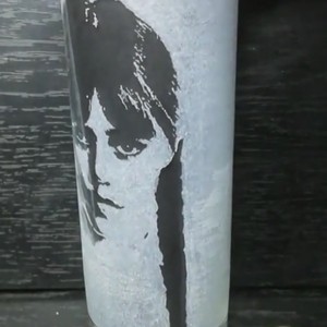 Pahar de sticlă cu model Wednesday, gravat manual  -  - Artynos.ro