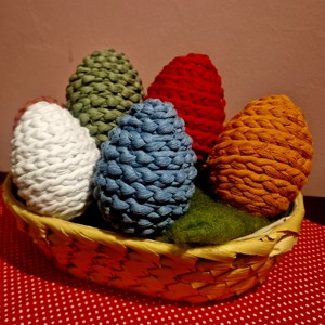 Ouă de Paște croșetate - decor de sărbători - decorațiuni de paște - ouă decorative - Artynos.ro