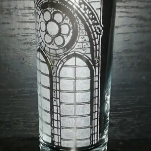 Pahar cu model de fereastră gotică  -  - Artynos.ro