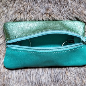 Girly things mint- breloc din piele naturală -  - Artynos.ro