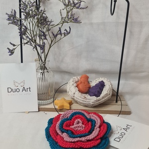 Brosă/colier crosetat manual - bijuterii - coliere - coliere brodate - Artynos.ro