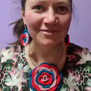 Brosă/colier crosetat manual - bijuterii - coliere - coliere brodate - Artynos.ro