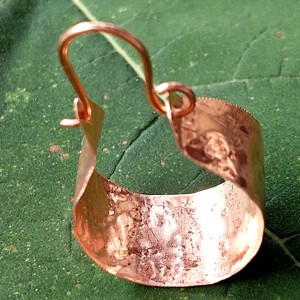 Cercei mini extra în cupru - bijuterii - cercei hoops - Artynos.ro