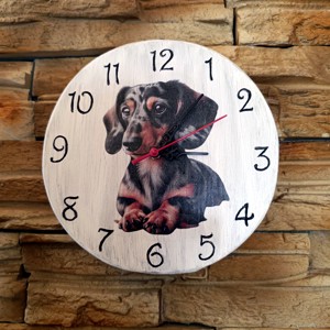 Ceas de perete din lemn cu câine dachshund -  - Artynos.ro