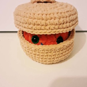 Galuste crosetata, , , O figurina mica si moale, crosetata manual, numita „Dumpling”, care vine impreuna cu un suport asor..., ARTYNOS