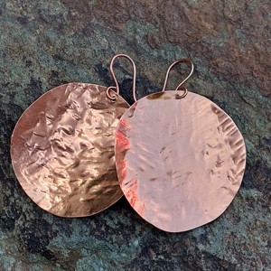 Cercei circulari minimali, unici, din cupru martelat, Bijuterii, Cercei Hoops, , ARTYNOS