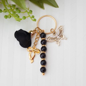 Breloc, decorare geanta - Arc cu fluture si perle - Negru - Artynos.ro