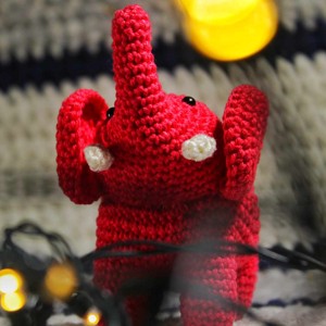 Elefant roșu -  - Artynos.ro