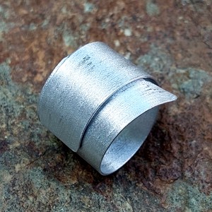 Inel din aluminiu argintiu cu un design curat -  - Artynos.ro Inel din aluminiu argintiu cu un design curat -  - Artynos.ro