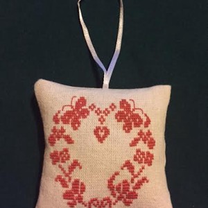 Ziua Indragostitilor, Ziua Mamei cadou pincushion cu broderie cusatura incrucisata - Artynos.ro