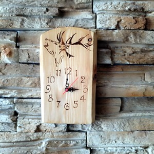 Ceas de perete unic din lemn cu corn - casă & stil de viață - accesorii pentru decorat casa - decorațiuni de pereți, decorațiuni suspendate - ceasuri de perete - Artynos.ro