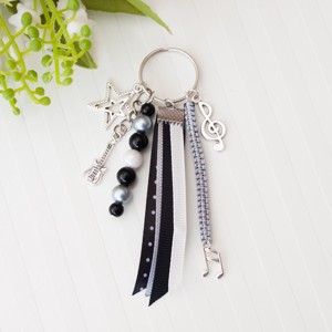 Breloc, ornament pentru geanta - Chitarist muzical alb/negru, , , ARTYNOS