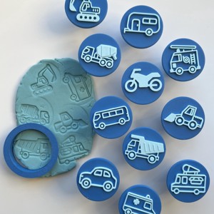 Set de stampile si forme de prajituri Gyurma cu vehicule: masini si utilaje de constructii, Jucarii si echipamente pentru copii, Puzzle, jocuri puzzle, Puzzle cu forme, Altele, Un instrument creativ 2-in-1: perfect atat pentru stampile din plastilina, cat si pentru forme de p..., ARTYNOS