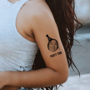 Ziua de naștere tatuaj temporar negru și alb față cu imagine tatuaj lavabil -  - Artynos.ro