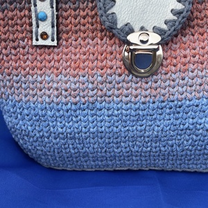 Geantă croșetată handmade cu mânere și clapetă din piele � ElaD by Elena�s Craf - genți și portofele - accesorii genți - breloc - Artynos.ro