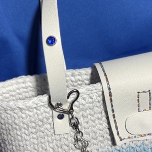 Geanta crosetata handmade ElaD albastru degrade eleganta dama - genți și portofele - accesorii genți - breloc - Artynos.ro