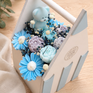 Aranjament floral parfumat din ceara de soia,nuanțe:bleu,gri,albastru,pentru:început de an școlar/educatoare/învățătoare - casă & stil de viață - lumânări, parfumuri, arome - ceară parfumată - Artynos.ro