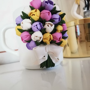 Cana lalele personalizata din fimo, Casa & Stil de viata, Accesorii pentru echipamente de bucatarie, Accesorii de servire, Cani, Plastilina, Altele, Cana cu lalele din fimo. La cerere se pot schimba culorile florilor in functie de preferinta si se ..., ARTYNOS