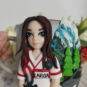 Cana personalizata figurina asistenta, Accesorii de Craciun, Cadou tematic de Mos Craciun, decoratiuni, Cadouri de Mos Craciun, Plastilina, ARTYNOS