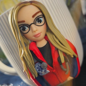 Cana personalizata cu figurina medic/asistent ambulanta - crăciun - cadouri de moș crăciun - cadouri de moș crăciun - Artynos.ro