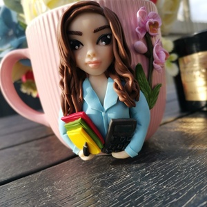 Cana personalizata cu figurina 3D contabil - cadou original, Craciun, Cadouri de Mos Craciun, Cadouri de Mos Craciun, Plastilina, Sculptura, ARTYNOS