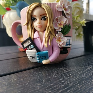 Cana personalizata cu figurina - expert contabil , Craciun, Cadouri de Mos Craciun, Cadouri de Mos Craciun, Plastilina, Sculptura, ARTYNOS