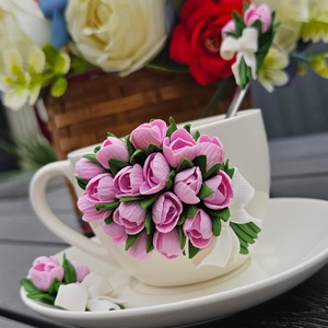 Set decorativ handmade-cana cu buchet de lalele roz, farfurioara si lingurita asortata, Accesorii nunta, Amintiri si cadouri de nunta, Cadou nunta, Pahar de nunta, set de sticla, Plastilina, Lucrare cu argila, ARTYNOS