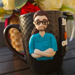 Cana personalizata cu figurina stilizata medic veterinar  - Artynos.ro