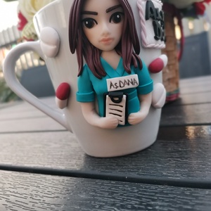 Cana personalizata cu figurina 3d pentru asistenta medicala, Casa & Stil de viata, Seturi de cadou, Plastilina, ARTYNOS