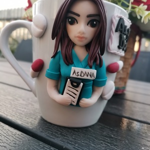 Cana personalizata cu figurina 3d pentru asistenta medicala - casă & stil de viață - seturi de cadou - Artynos.ro