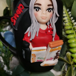 Cana personalizata cu figurina blonda reprezentant SNEP - casă & stil de viață - seturi de cadou - Artynos.ro