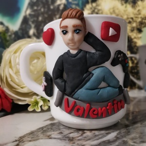 Cana personalizata cu figurina barbat/baiat/copil gamer, Casa & Stil de viata, Seturi de cadou, Altele, Plastilina, ARTYNOS