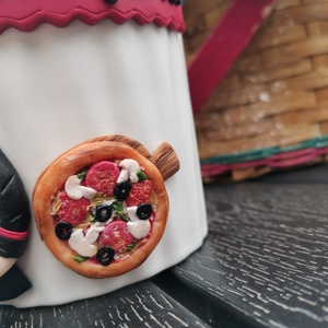 Cana personalizata cu figurina femeie bucatar/pizzerie/restaurant - casă & stil de viață - seturi de cadou - Artynos.ro