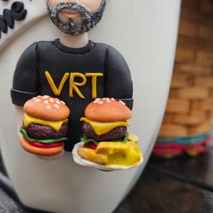 Cana personalizata cu figurina barbat cu burgeri bucatar/fastfood/restaurant - casă & stil de viață - seturi de cadou - Artynos.ro