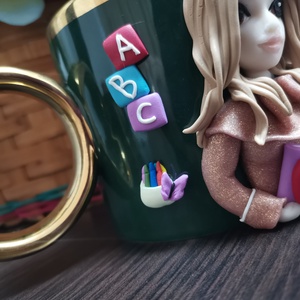 Cana personalizata cu figurina 3d educatoare/profesoara/diriginta/invatatoare - casă & stil de viață - seturi de cadou - Artynos.ro