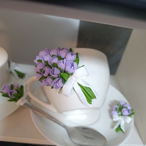 Set decorativ handmade-cana cu buchet de lalele lila, farfurioara si lingurita asortata - accesorii nuntă - amintiri și cadouri de nuntă - cadou nuntă - pahar de nuntă, set de sticlă - Artynos.ro