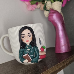 Cana personalizata cu figurina 3d profesoara/diriginta limba romana, Casa & Stil de viata, Seturi de cadou, Plastilina, Altele, ARTYNOS