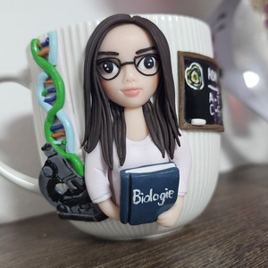 Cana personalizata cu figurina 3d profesoara/diriginta biologie, Casa & Stil de viata, Seturi de cadou, Plastilina, Altele, ARTYNOS